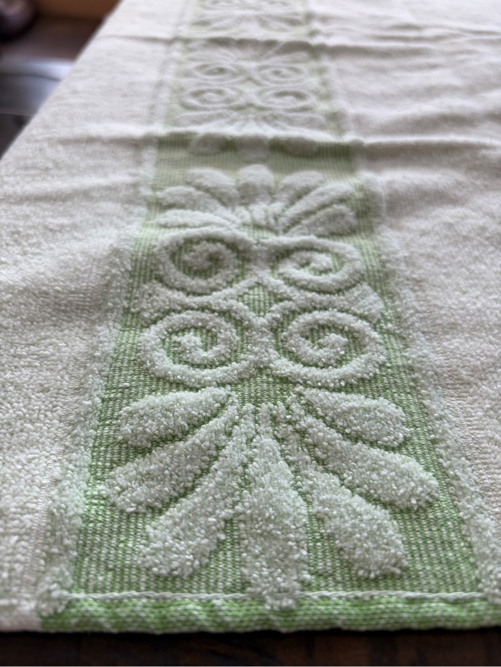 Vintage 1970s Cannon Monticello Green Sculpted Fringe Bath Towels - Pair